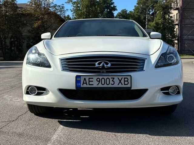 Белый Инфинити G37, объемом двигателя 3.7 л и пробегом 125 тыс. км за 10800 $, фото 3 на Automoto.ua