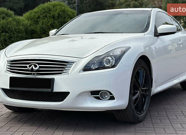 Белый Инфинити G37, объемом двигателя 3.7 л и пробегом 202 тыс. км за 11700 $, фото 6 на Automoto.ua
