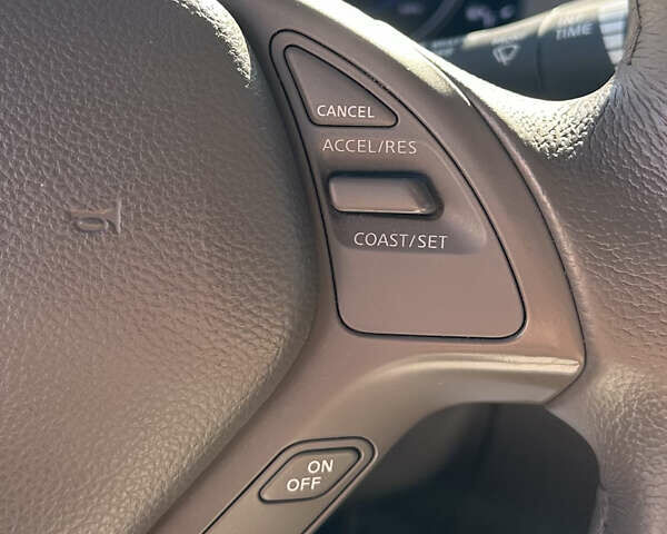 Белый Инфинити G37, объемом двигателя 3.7 л и пробегом 208 тыс. км за 12999 $, фото 38 на Automoto.ua