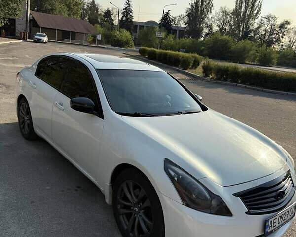 Білий Інфініті G37, об'ємом двигуна 3.7 л та пробігом 220 тис. км за 9500 $, фото 3 на Automoto.ua