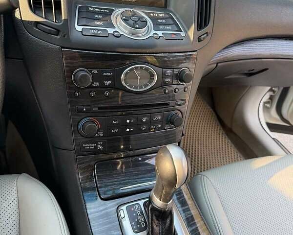 Білий Інфініті G37, об'ємом двигуна 3.7 л та пробігом 220 тис. км за 9500 $, фото 7 на Automoto.ua