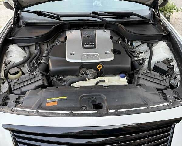 Білий Інфініті G37, об'ємом двигуна 3.7 л та пробігом 220 тис. км за 9500 $, фото 8 на Automoto.ua