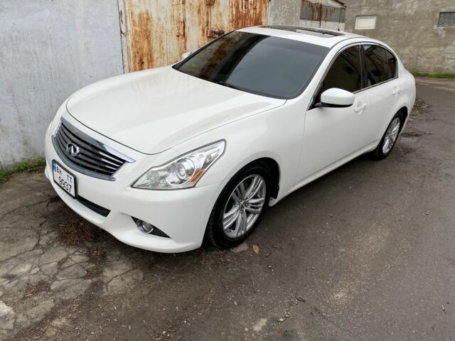 Белый Инфинити G37, объемом двигателя 3.7 л и пробегом 117 тыс. км за 11300 $, фото 1 на Automoto.ua