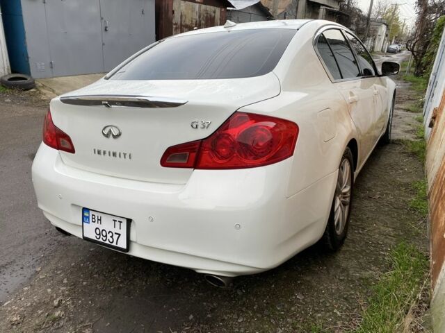 Белый Инфинити G37, объемом двигателя 3.7 л и пробегом 117 тыс. км за 11300 $, фото 3 на Automoto.ua