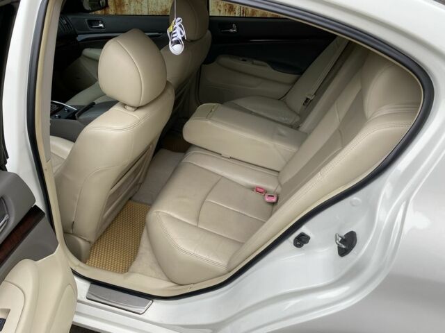 Белый Инфинити G37, объемом двигателя 3.7 л и пробегом 117 тыс. км за 11300 $, фото 6 на Automoto.ua