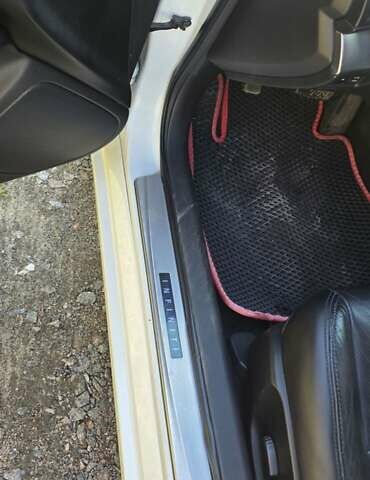 Белый Инфинити G37, объемом двигателя 3.7 л и пробегом 240 тыс. км за 11500 $, фото 1 на Automoto.ua