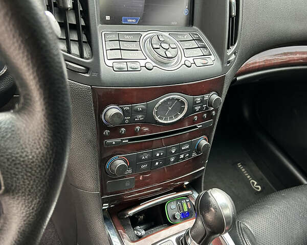 Чорний Інфініті G37, об'ємом двигуна 3.7 л та пробігом 220 тис. км за 10900 $, фото 15 на Automoto.ua