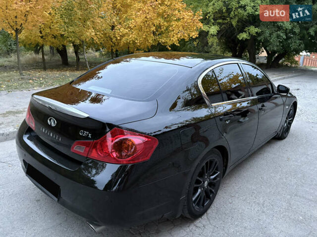 Чорний Інфініті G37, об'ємом двигуна 3.7 л та пробігом 220 тис. км за 10900 $, фото 8 на Automoto.ua