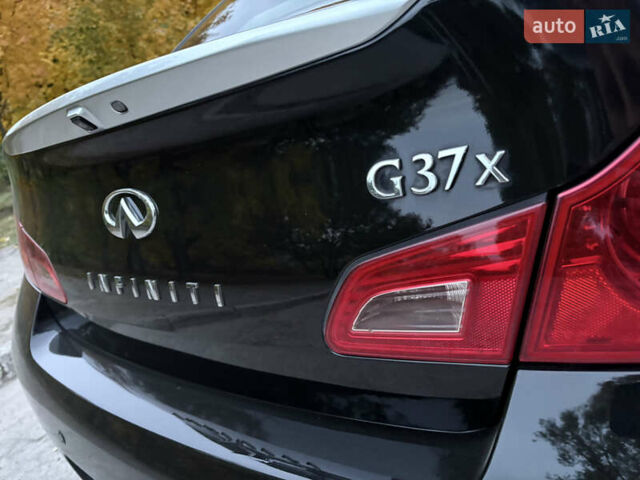 Чорний Інфініті G37, об'ємом двигуна 3.7 л та пробігом 220 тис. км за 10900 $, фото 2 на Automoto.ua