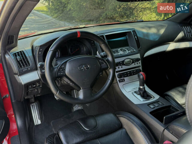 Красный Инфинити G37, объемом двигателя 3.7 л и пробегом 210 тыс. км за 10000 $, фото 6 на Automoto.ua