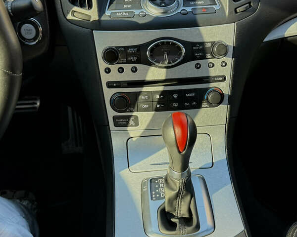 Красный Инфинити G37, объемом двигателя 3.7 л и пробегом 210 тыс. км за 10000 $, фото 18 на Automoto.ua