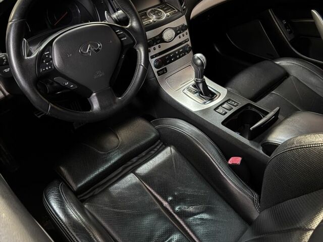 Красный Инфинити G37, объемом двигателя 3.7 л и пробегом 80 тыс. км за 11000 $, фото 8 на Automoto.ua