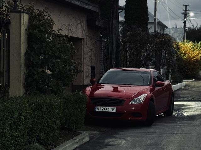 Красный Инфинити G37, объемом двигателя 3.7 л и пробегом 80 тыс. км за 11000 $, фото 5 на Automoto.ua