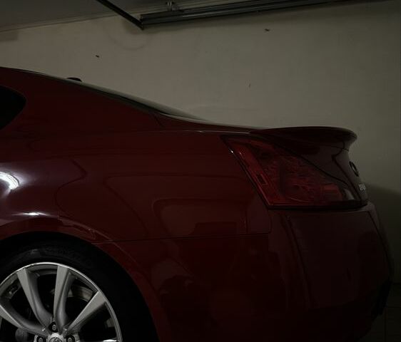 Красный Инфинити G37, объемом двигателя 3.7 л и пробегом 80 тыс. км за 11000 $, фото 6 на Automoto.ua