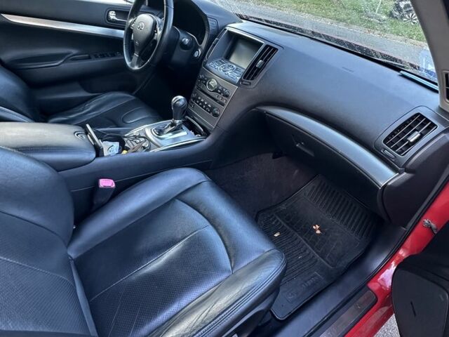 Красный Инфинити G37, объемом двигателя 3.7 л и пробегом 135 тыс. км за 11671 $, фото 5 на Automoto.ua