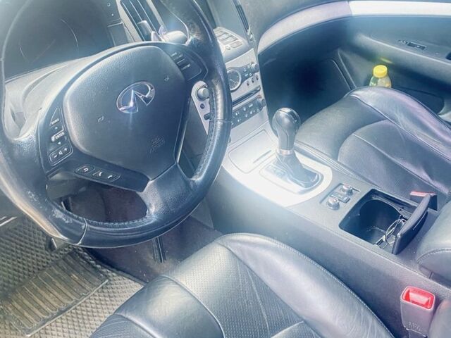 Серый Инфинити G37, объемом двигателя 3.7 л и пробегом 250 тыс. км за 9500 $, фото 2 на Automoto.ua