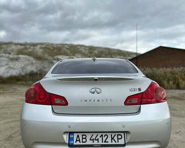 Серый Инфинити G37, объемом двигателя 3.7 л и пробегом 250 тыс. км за 10500 $, фото 2 на Automoto.ua
