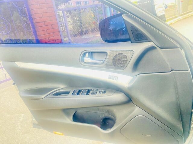 Серый Инфинити G37, объемом двигателя 3.7 л и пробегом 250 тыс. км за 9500 $, фото 4 на Automoto.ua