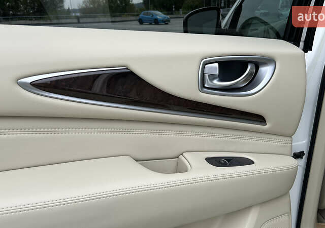 Білий Інфініті JX35, об'ємом двигуна 3.5 л та пробігом 216 тис. км за 11900 $, фото 20 на Automoto.ua