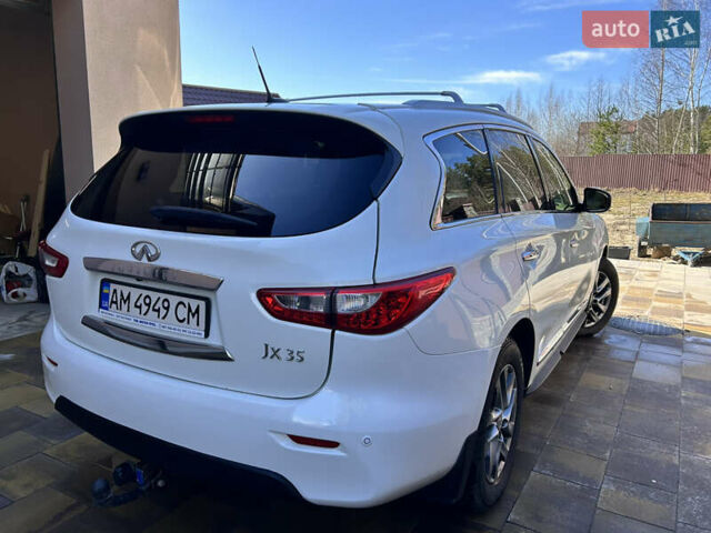 Белый Инфинити JX35, объемом двигателя 3.5 л и пробегом 240 тыс. км за 14800 $, фото 2 на Automoto.ua