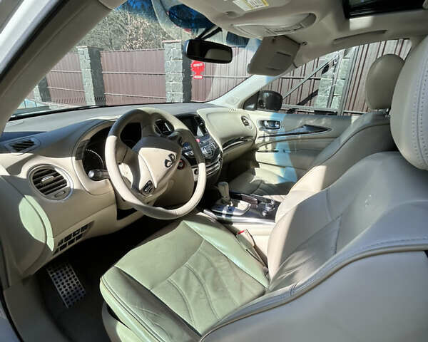 Белый Инфинити JX35, объемом двигателя 3.5 л и пробегом 240 тыс. км за 14800 $, фото 4 на Automoto.ua