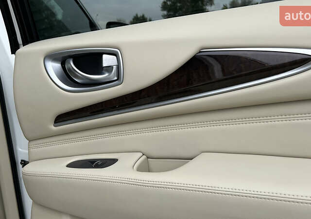 Білий Інфініті JX35, об'ємом двигуна 3.5 л та пробігом 216 тис. км за 11900 $, фото 22 на Automoto.ua