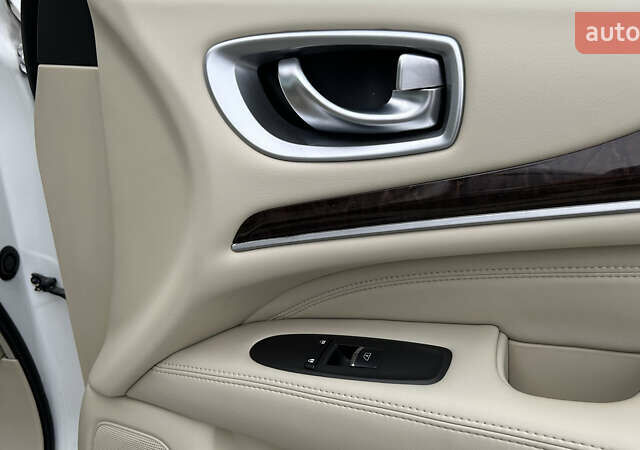 Білий Інфініті JX35, об'ємом двигуна 3.5 л та пробігом 216 тис. км за 11900 $, фото 24 на Automoto.ua