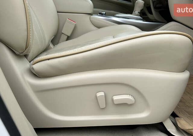 Білий Інфініті JX35, об'ємом двигуна 3.5 л та пробігом 216 тис. км за 11900 $, фото 25 на Automoto.ua