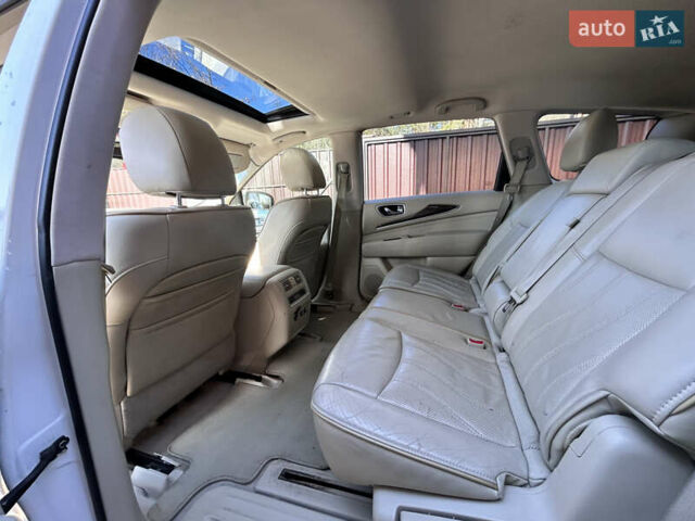 Белый Инфинити JX35, объемом двигателя 3.5 л и пробегом 240 тыс. км за 14800 $, фото 5 на Automoto.ua