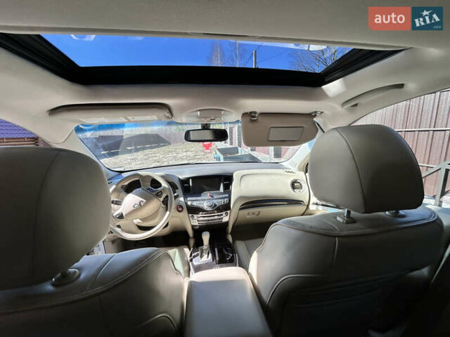 Белый Инфинити JX35, объемом двигателя 3.5 л и пробегом 240 тыс. км за 14800 $, фото 6 на Automoto.ua