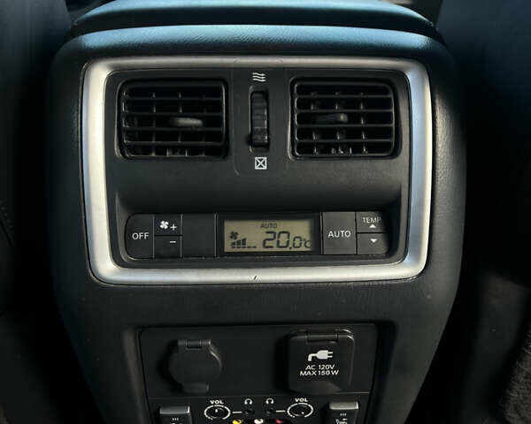 Черный Инфинити JX35, объемом двигателя 3.5 л и пробегом 204 тыс. км за 15700 $, фото 16 на Automoto.ua