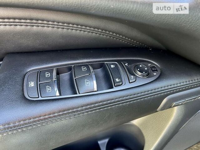 Черный Инфинити JX35, объемом двигателя 3.5 л и пробегом 180 тыс. км за 10900 $, фото 10 на Automoto.ua