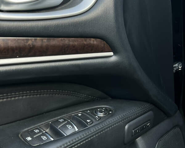 Черный Инфинити JX35, объемом двигателя 3.5 л и пробегом 204 тыс. км за 15700 $, фото 10 на Automoto.ua