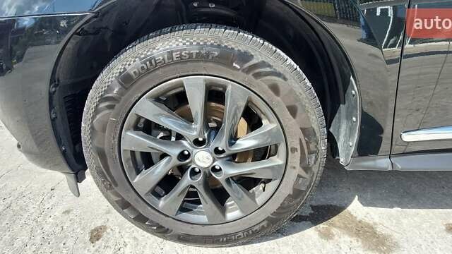 Черный Инфинити JX35, объемом двигателя 3.5 л и пробегом 180 тыс. км за 12500 $, фото 3 на Automoto.ua