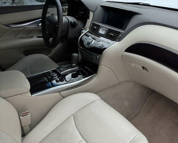 Білий Інфініті M25, об'ємом двигуна 2.5 л та пробігом 237 тис. км за 8900 $, фото 11 на Automoto.ua