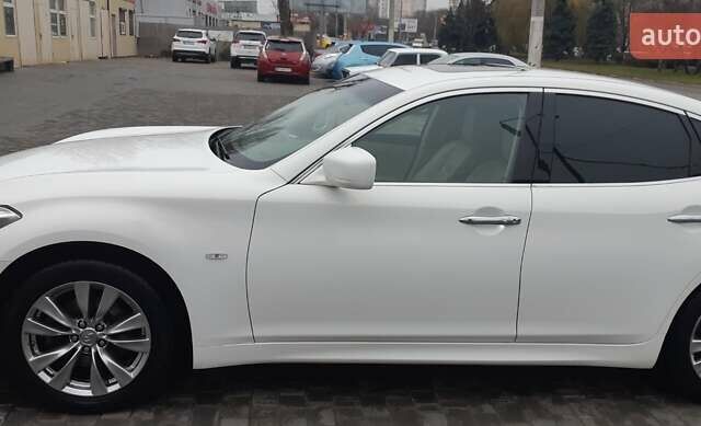 Белый Инфинити M37, объемом двигателя 3.7 л и пробегом 105 тыс. км за 15700 $, фото 2 на Automoto.ua