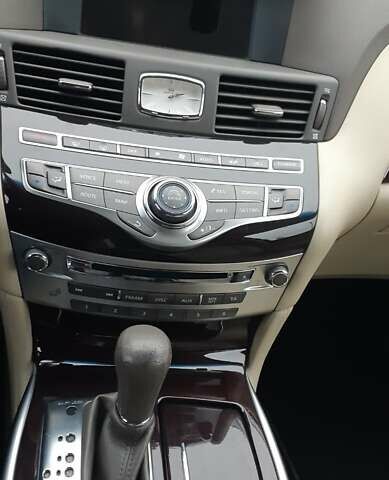 Белый Инфинити M37, объемом двигателя 3.7 л и пробегом 105 тыс. км за 15700 $, фото 5 на Automoto.ua