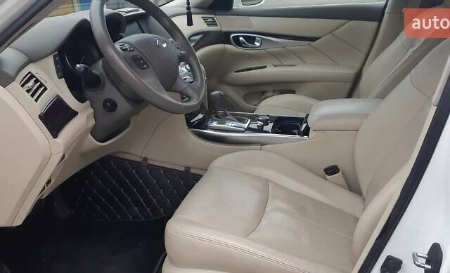 Белый Инфинити M37, объемом двигателя 3.7 л и пробегом 105 тыс. км за 15700 $, фото 4 на Automoto.ua