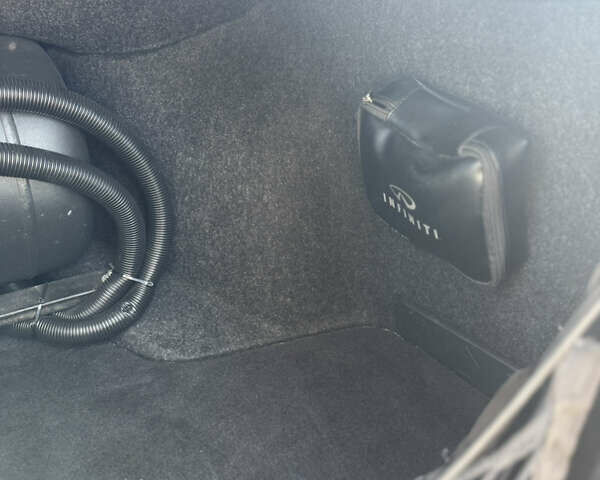 Черный Инфинити M37, объемом двигателя 3.7 л и пробегом 300 тыс. км за 10500 $, фото 16 на Automoto.ua