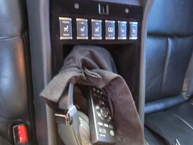 Черный Инфинити M37, объемом двигателя 3.7 л и пробегом 270 тыс. км за 11000 $, фото 6 на Automoto.ua