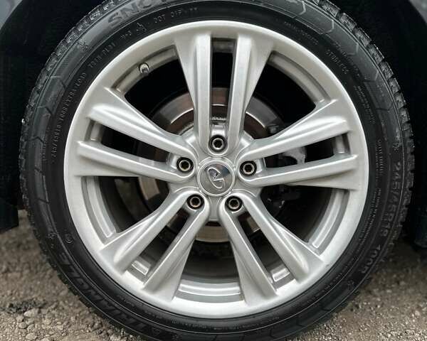 Черный Инфинити Q40, объемом двигателя 3.7 л и пробегом 167 тыс. км за 11800 $, фото 6 на Automoto.ua