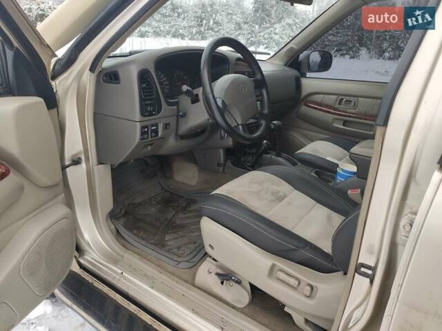 Бежевый Инфинити QX4, объемом двигателя 3.3 л и пробегом 350 тыс. км за 5500 $, фото 9 на Automoto.ua