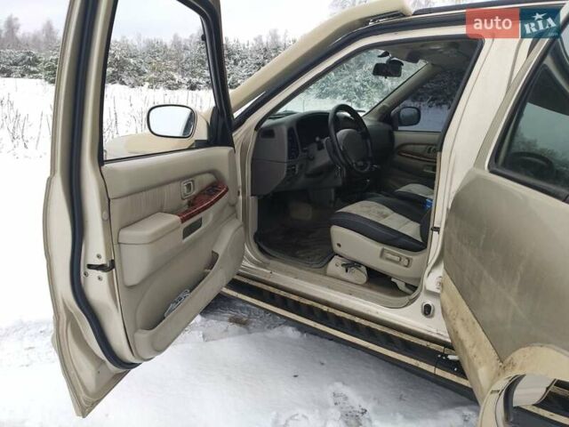 Бежевый Инфинити QX4, объемом двигателя 3.3 л и пробегом 350 тыс. км за 5500 $, фото 12 на Automoto.ua