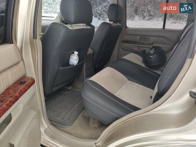 Бежевый Инфинити QX4, объемом двигателя 3.3 л и пробегом 350 тыс. км за 5500 $, фото 11 на Automoto.ua