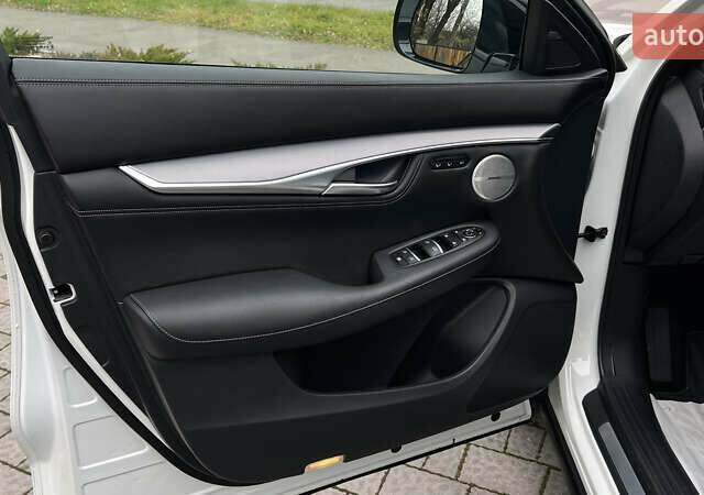 Белый Инфинити QX55, объемом двигателя 2 л и пробегом 33 тыс. км за 34900 $, фото 29 на Automoto.ua