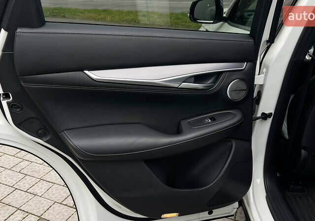 Белый Инфинити QX55, объемом двигателя 2 л и пробегом 33 тыс. км за 34900 $, фото 30 на Automoto.ua
