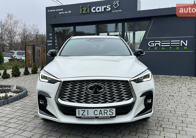 Белый Инфинити QX55, объемом двигателя 2 л и пробегом 33 тыс. км за 34900 $, фото 1 на Automoto.ua