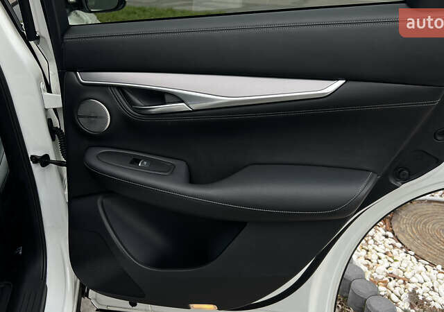 Белый Инфинити QX55, объемом двигателя 2 л и пробегом 33 тыс. км за 34900 $, фото 38 на Automoto.ua