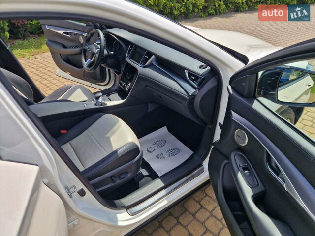 Белый Инфинити QX55, объемом двигателя 2 л и пробегом 28 тыс. км за 33500 $, фото 10 на Automoto.ua