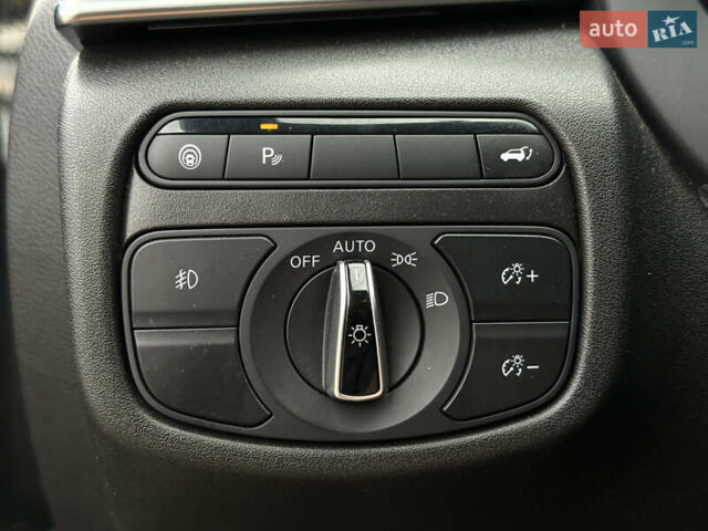 Чорний Інфініті QX55, об'ємом двигуна 2 л та пробігом 65 тис. км за 32700 $, фото 36 на Automoto.ua